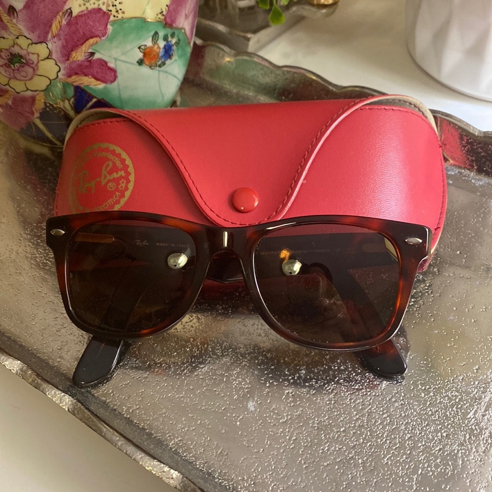 RAY-BAN Polarized sunglasses